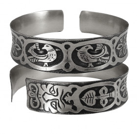 Браслет с львиными масками вогнутый
