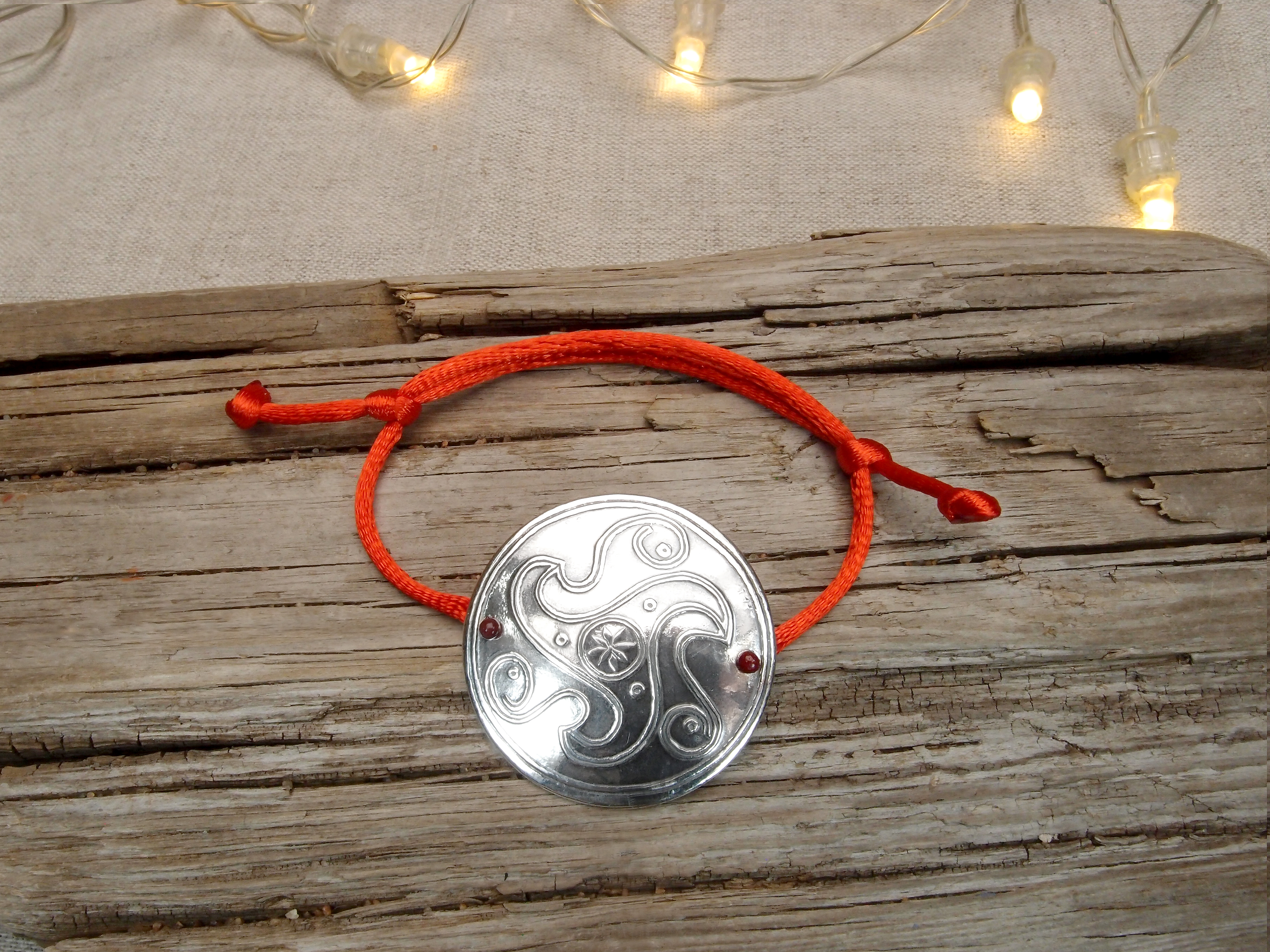 Браслет-шнурок «Трискелион»