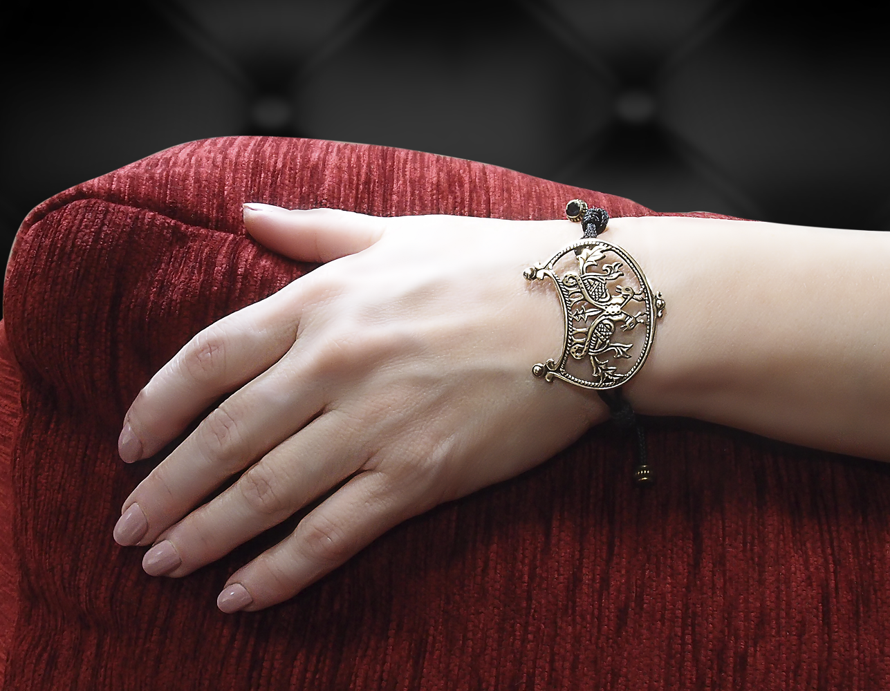 Браслет-шнурок «Широкорогая лунница с парой птиц»