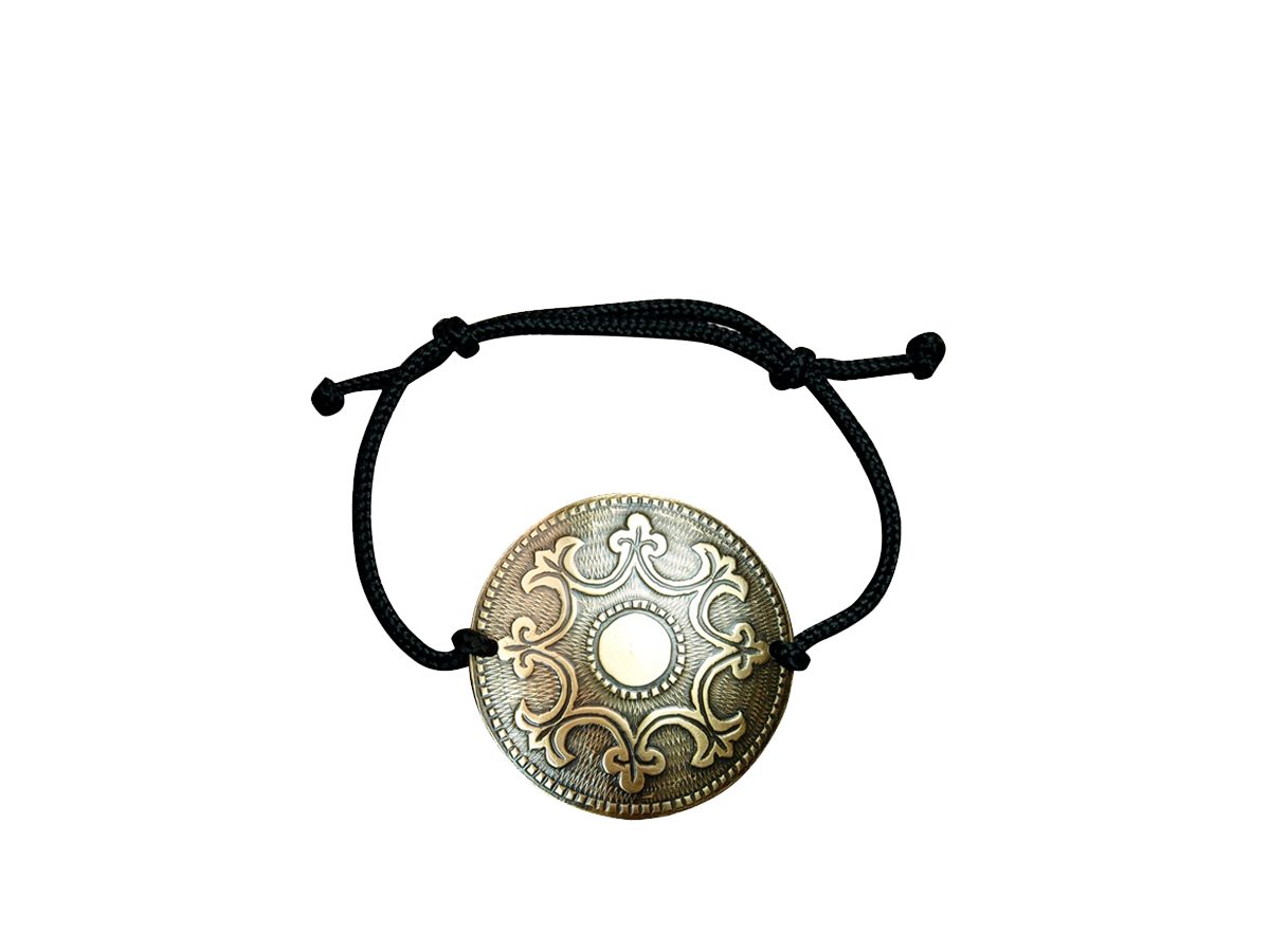 Браслет-шнурок «Пожелание богатства». Тиснение