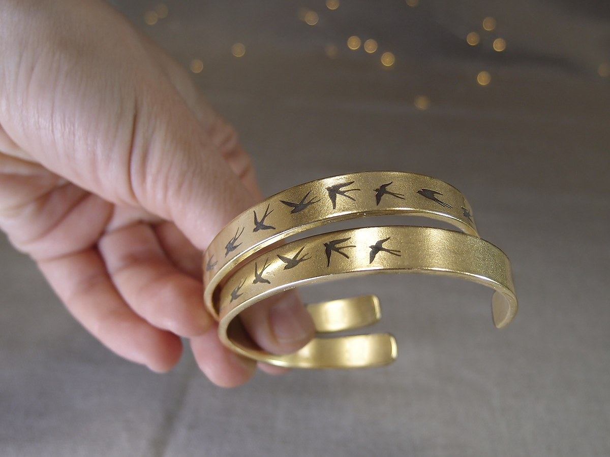 Браслет жесткий 9 мм «Ласточки» № 2. Толщина 2 мм