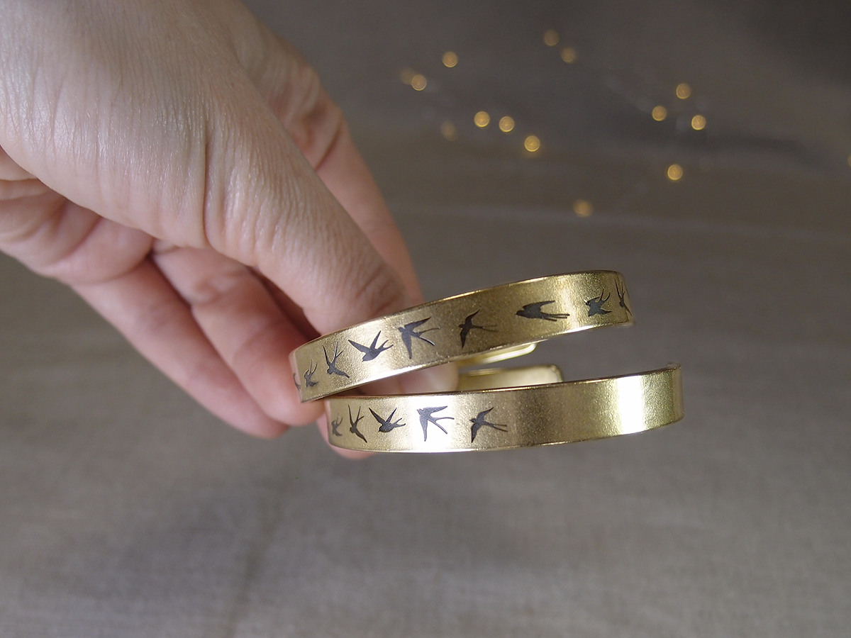 Браслет жесткий 9 мм «Ласточки» № 2. Толщина 2 мм