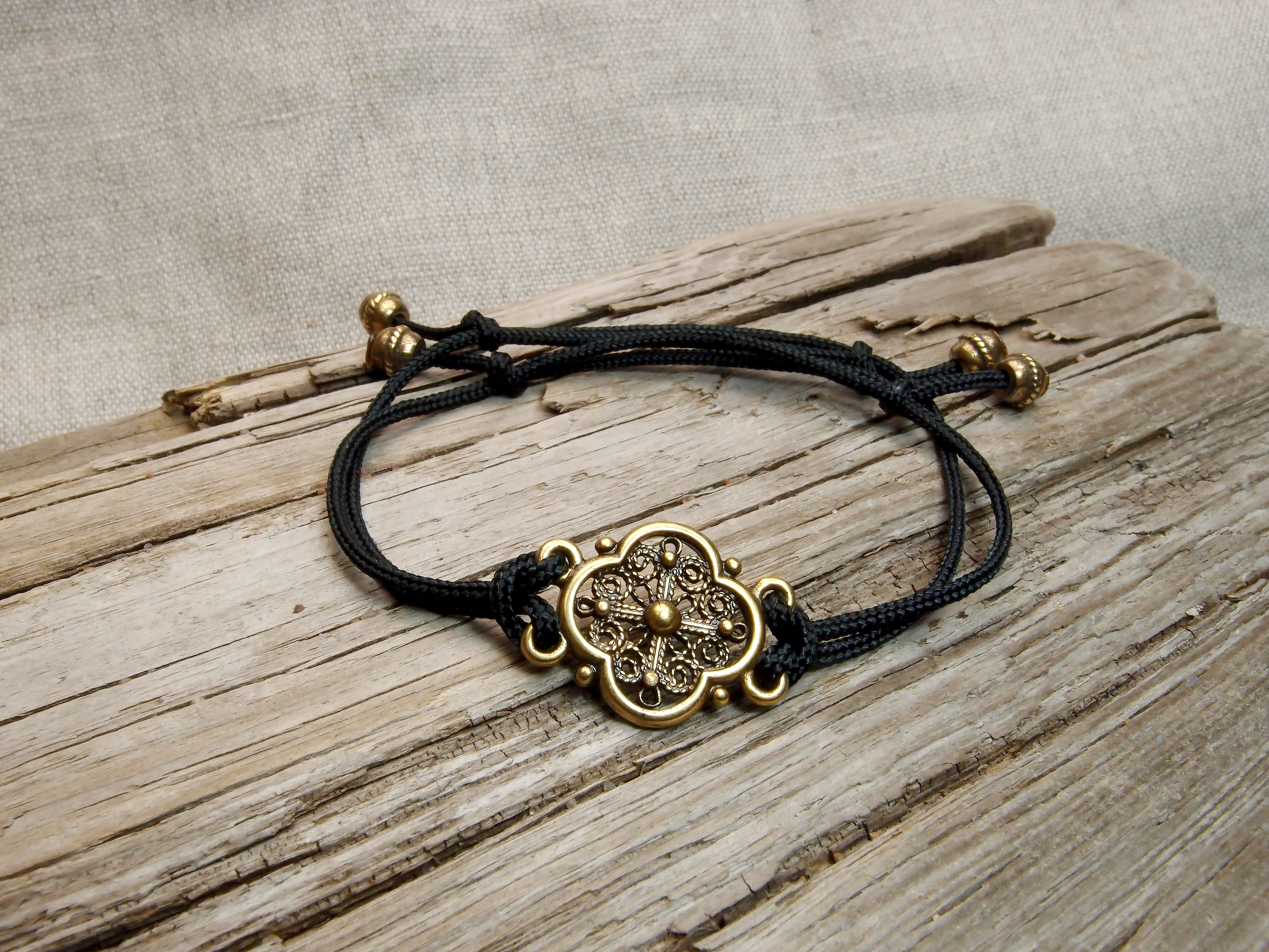 Браслет-шнурок «Кружево»