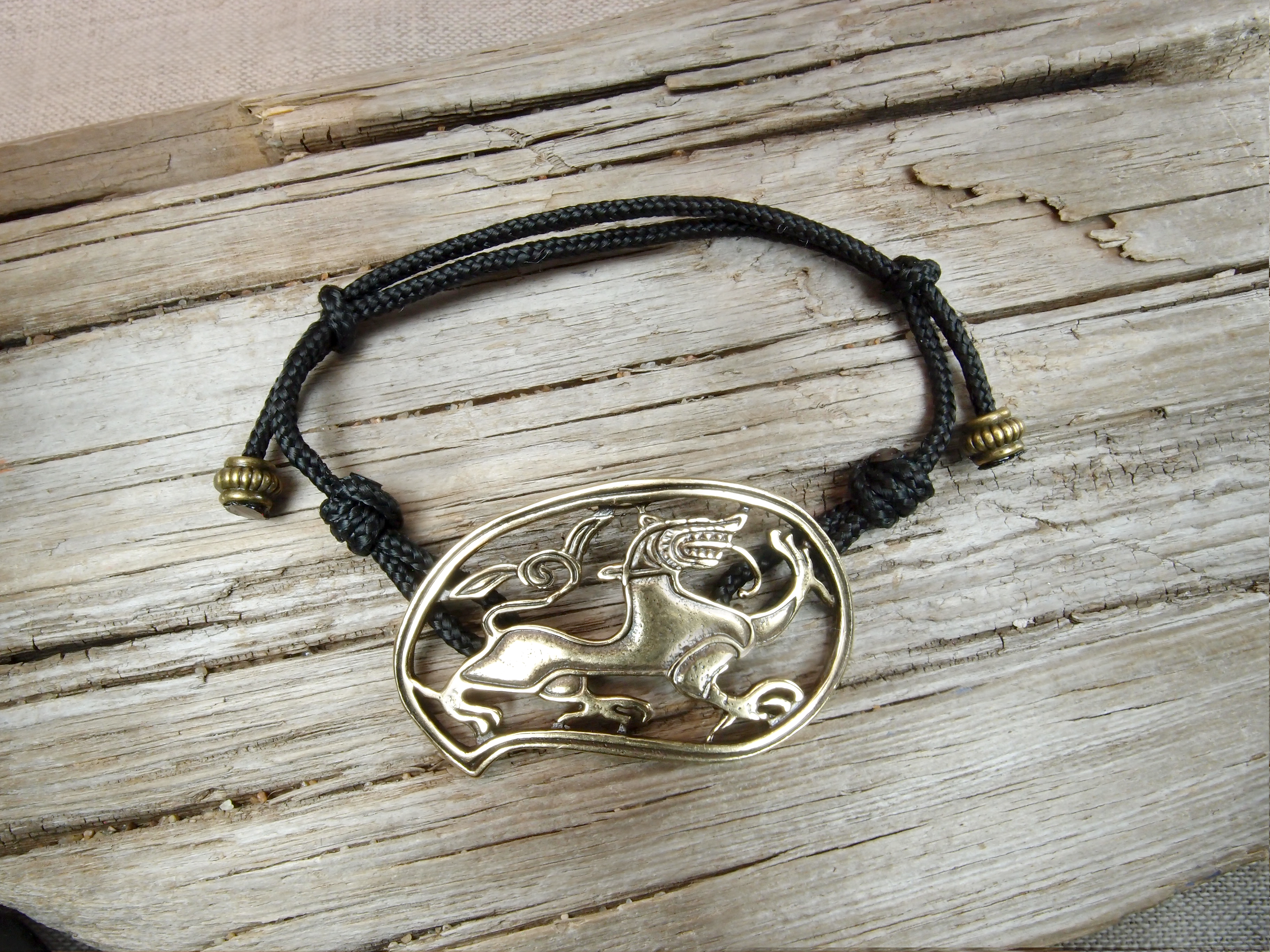 Браслет-шнурок «Лют-зверь»