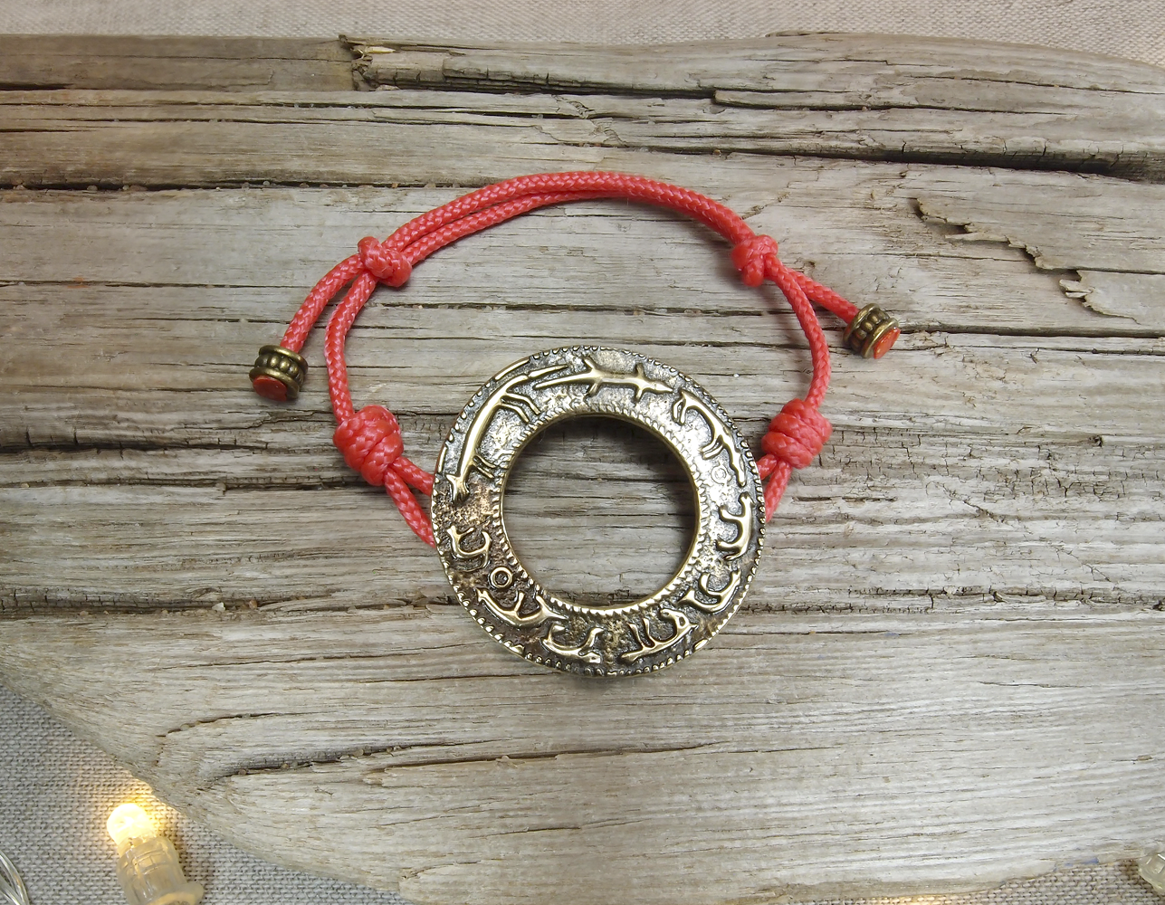 Браслет-шнурок «Промысловый календарь Коми»