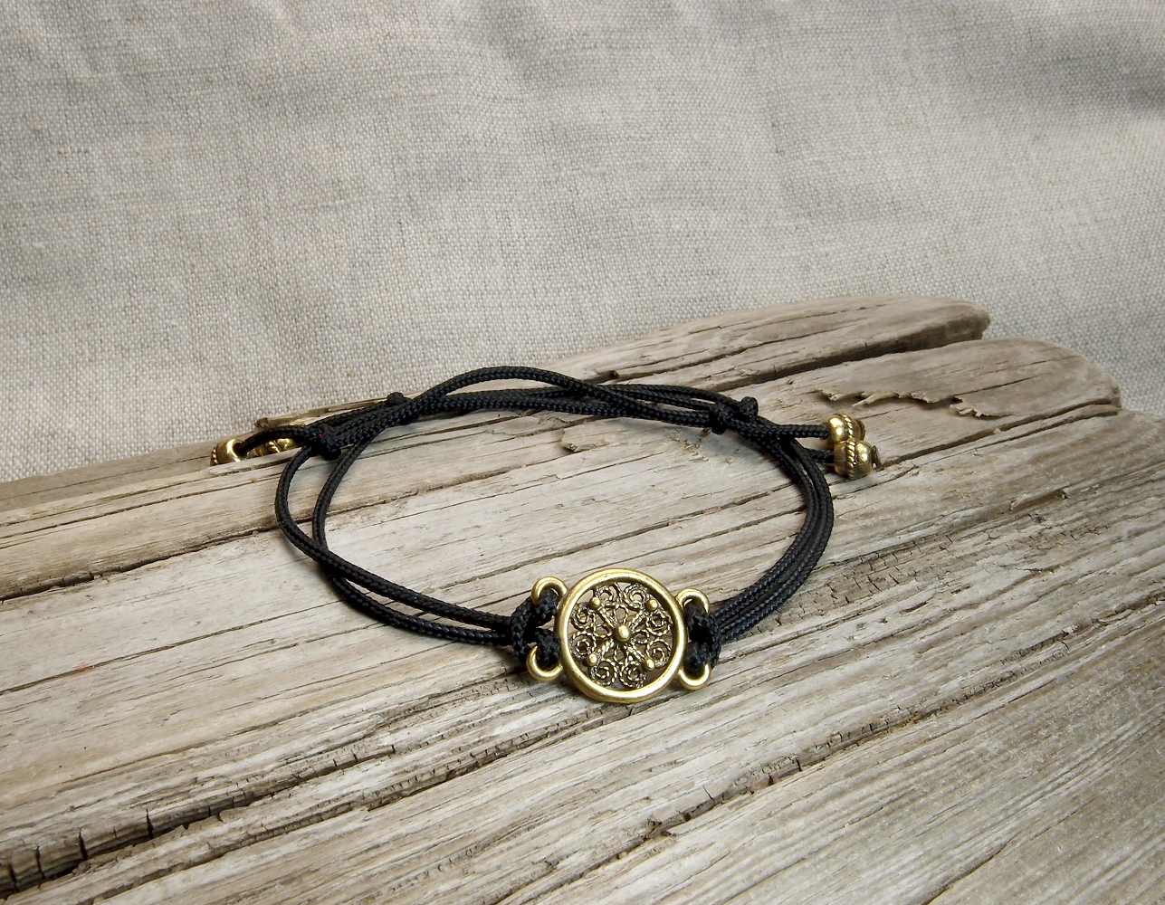 Браслет-шнурок «Маргаритка»