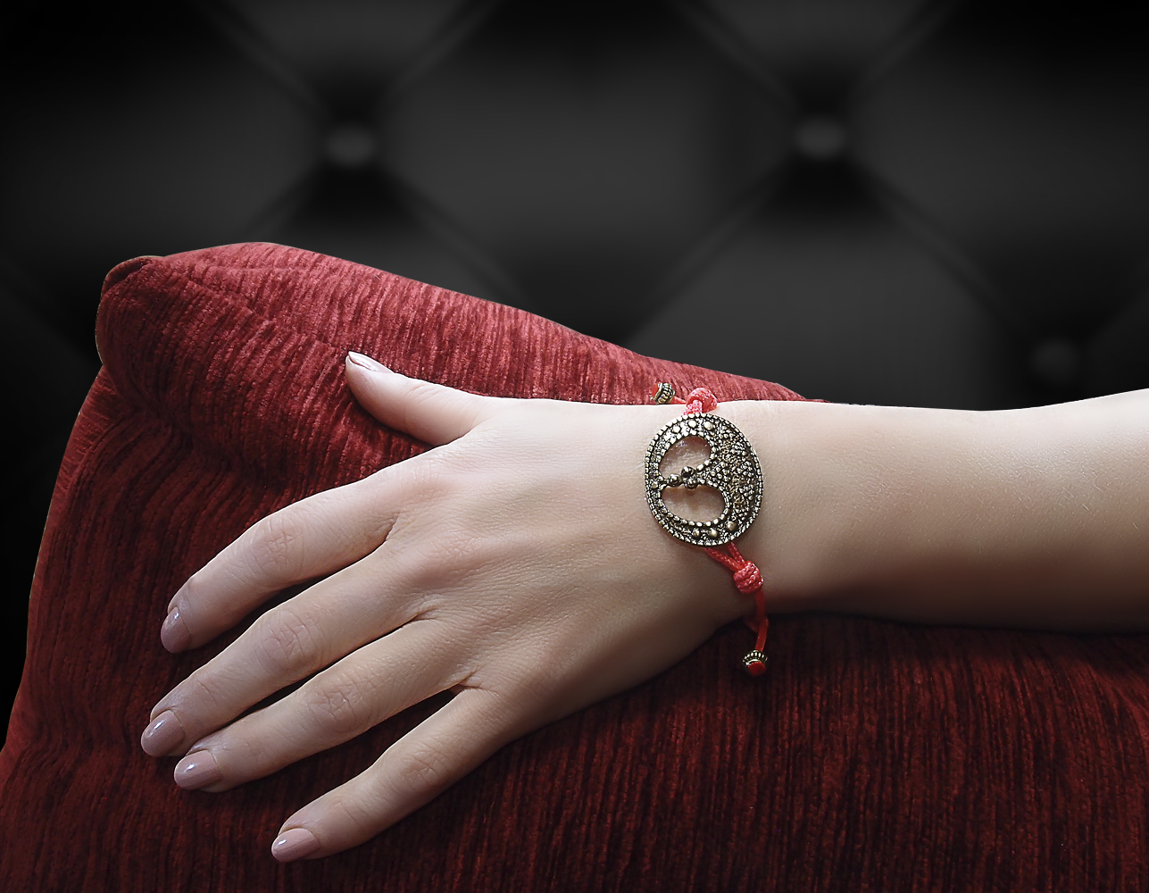 Браслет-шнурок «Замкнутая лунница»