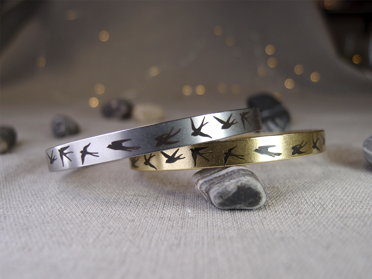 Браслет-мотиватор жесткий 7 мм «Ласточки» № 2. Толщина 2 мм