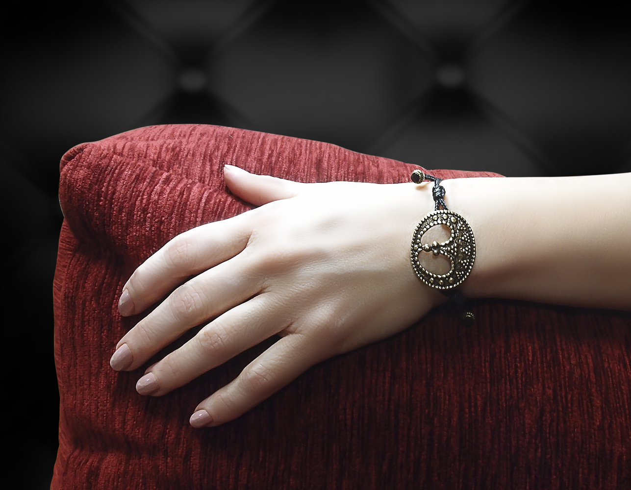 Браслет-шнурок «Замкнутая лунница»