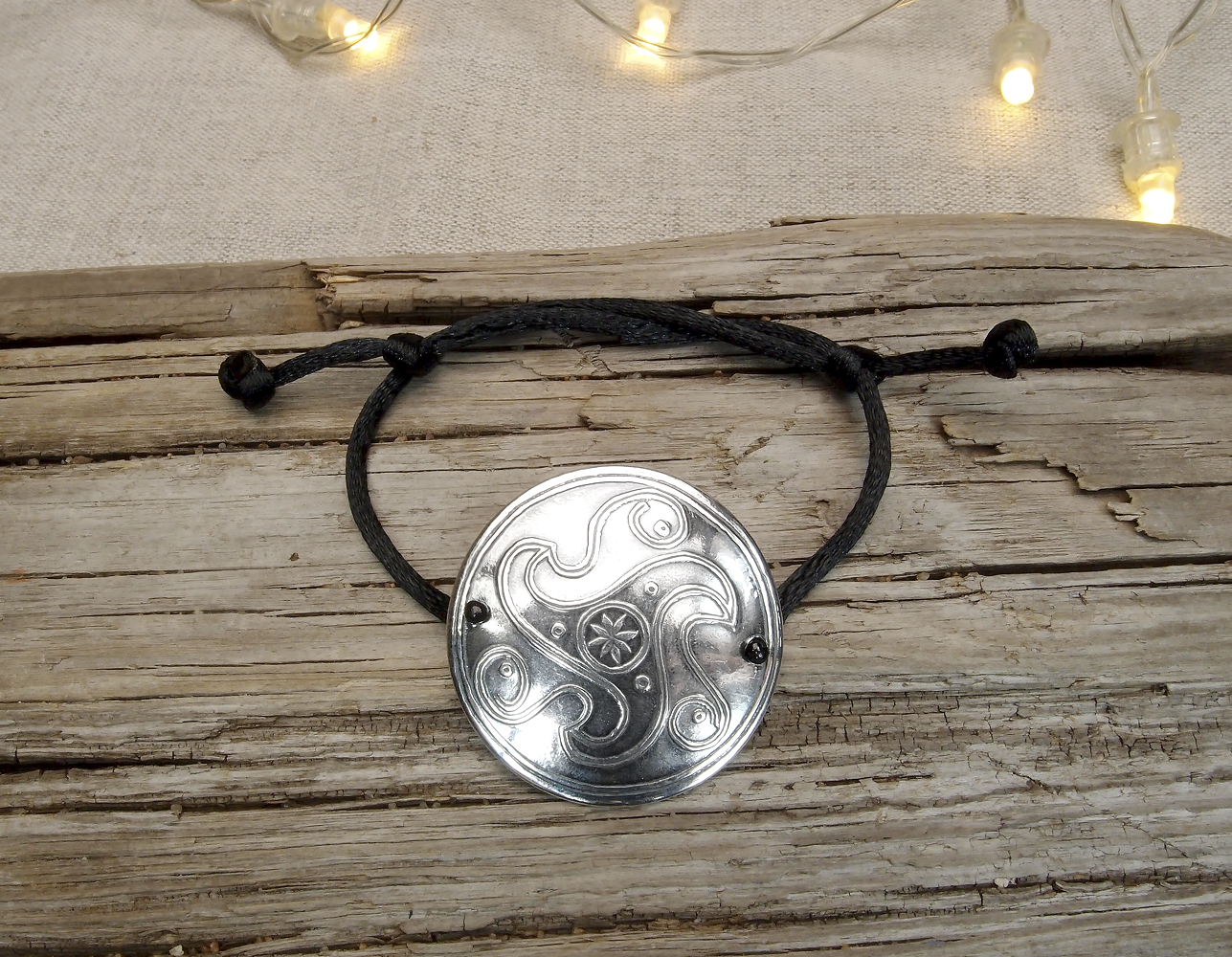 Браслет-шнурок «Трискелион»