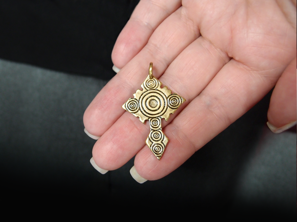 Монастырский костяной крест