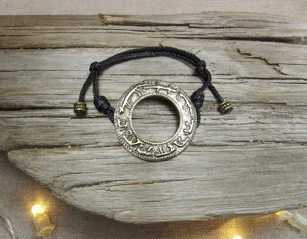 Браслет-шнурок «Промысловый календарь Коми»