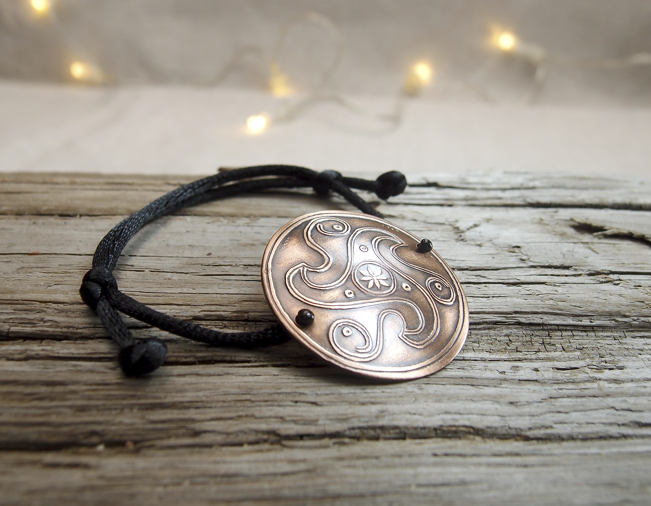 Браслет-шнурок «Трискелион»