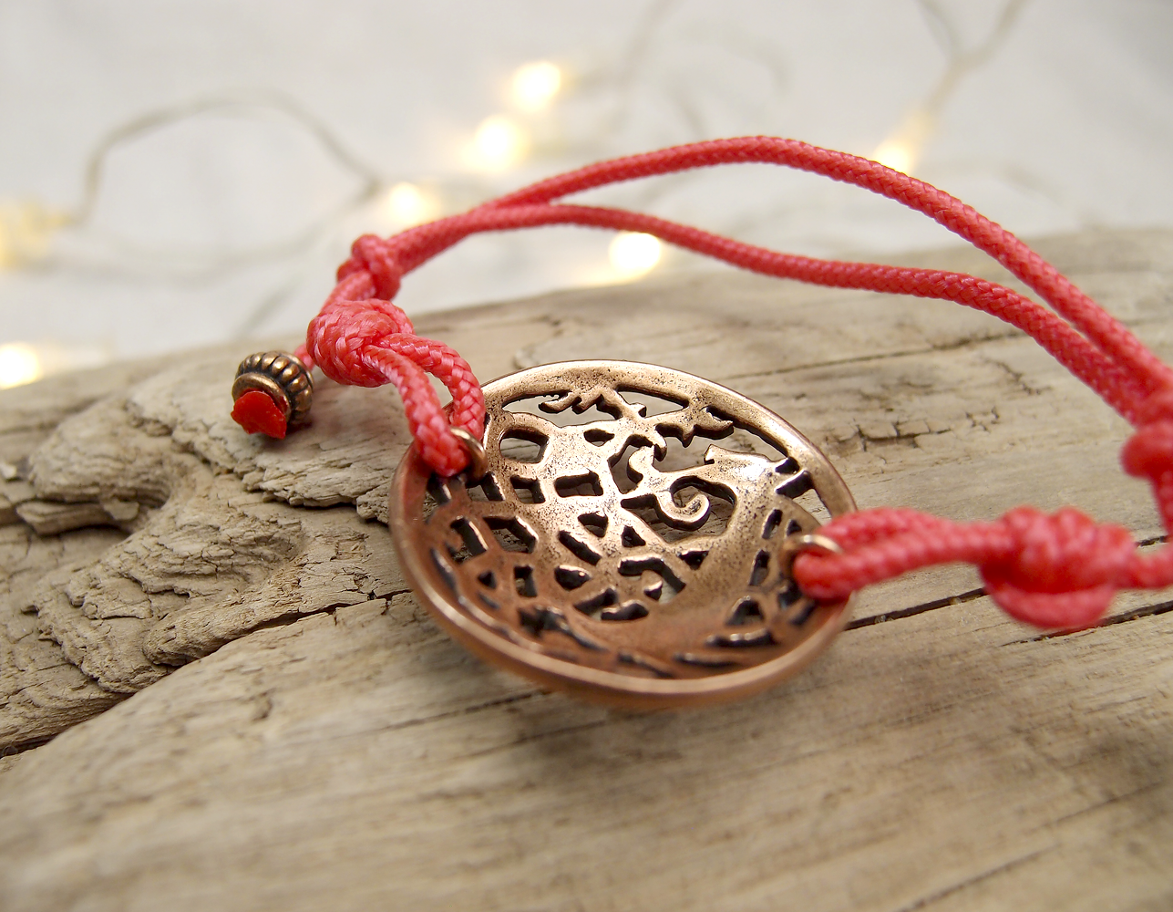 Браслет-шнурок «Неведомый зверь»